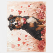 Australischer Schäferhund mit Rose - Valentinstag Fleecedecke (Vorderseite)