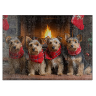 Australischer Terrier am Kamin Weihnachten Schneidebrett