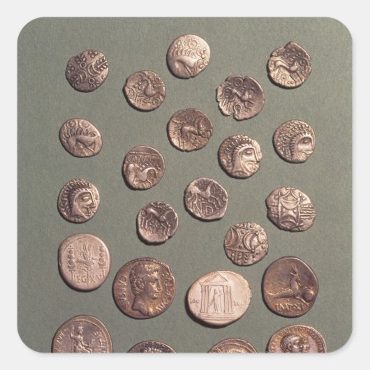 Auswahl keltischer und römischer Münzen gefunden Quadratischer Aufkleber (Vorderseite)