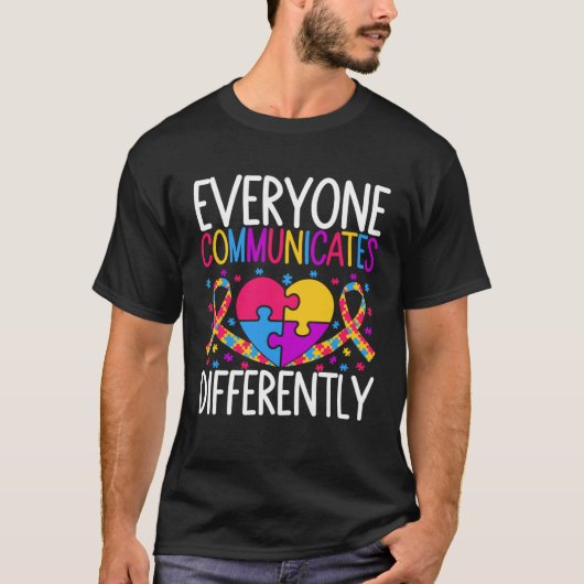 Autism Awareness  Everyone Communicates Differentl T-Shirt (Vorderseite)