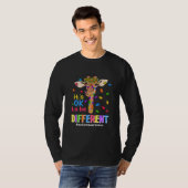 Autism Awareness Giraffe Flower Its Ok To Be Diffe T-Shirt (Vorne ganz)