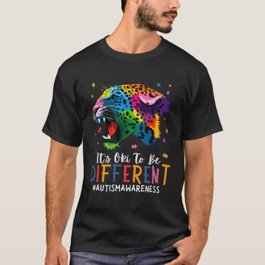 Autism Awareness It s Oki To Be Different Leopard  T-Shirt (Vorderseite)