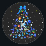 Autism Blue Christmas Tree Runder Aufkleber<br><div class="desc">Einzigartiger und schöner Weihnachtsbaum mit blauen Bändern und Weihnachtsschmuck,  blauen Diamanten zur Unterstützung der Aufklärung der Autismus während der Weihnachtszeit.</div>