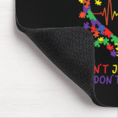 Autismus beurteilt nicht, was man nicht versteht mousepad (Ecke)