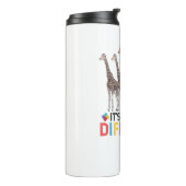 Autismus Bewusstsein Niedlich Giraffe Tier Es ist Thermosbecher (Nach links gedreht)