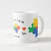 Autismus-Mama Personalisiert mit zwei Kindern Name Jumbo-Tasse (Vorderseite Rechts)