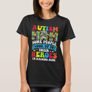 Autismus Mama Raising Hero Groovy Messy Bun Autism T-Shirt