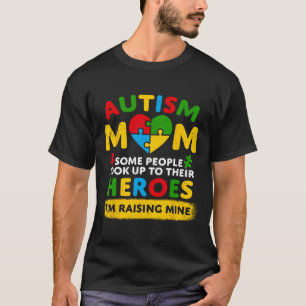 Autismus Mama Raising Hero Groovy Messy Bun Autism T-Shirt