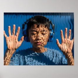Autistischer asiatischer Junge mit blauem Rauschun Poster
