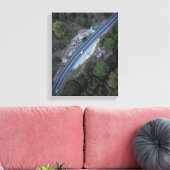 Auto auf der Straße im Wald Leinwanddruck (Insitu (Wohnzimmer))