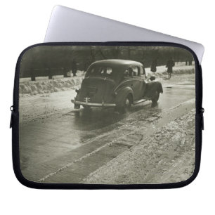 Auto auf der Straße Laptopschutzhülle