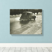 Auto auf der Straße Leinwanddruck (Insitu (Holzboden))