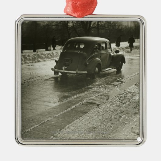 Auto auf Straße Silbernes Ornament (Vorne)