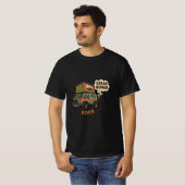 Auto-Camping-Ausrüstung für Micro-Camper-Abenteuer T-Shirt (Vorne ganz)