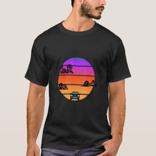 Auto fährt mit Wolken und Farben Cool Graphic Ar T-Shirt