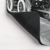 Auto-Fließband, Zwanzigerjahre Mousepad (Ecke)
