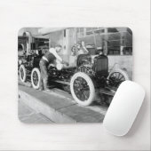 Auto-Fließband, Zwanzigerjahre Mousepad (Mit Mouse)