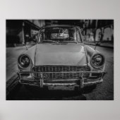 Auto im klassischen Stil parkt auf der urbanen Str Poster (Vorne)