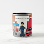 Auto Mechanik - Männlicher Cartoon von PrintedPerf Zweifarbige Tasse (Mittel)