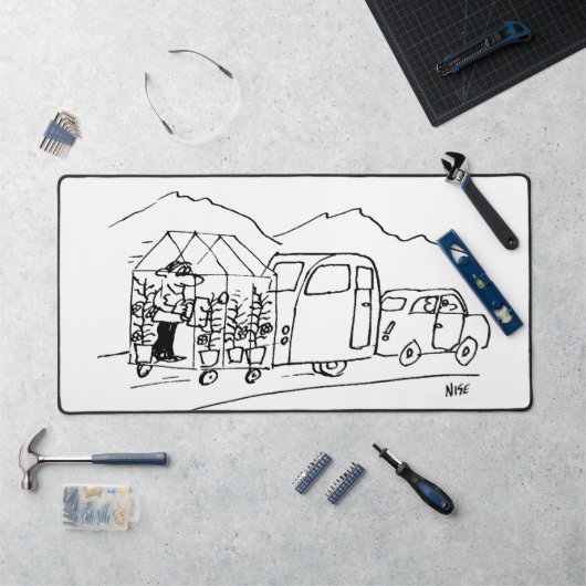 Auto schleppt eine Karawane und ein Greenhouse. Fu Schreibtischunterlage (Arbeitsplatz)