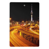 Autobahn in Auckland Mini Klemmbrett (Rückseite)