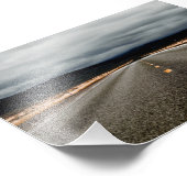 Autobahn zu Bergen unter bewölktem Himmel Fotodruck (Ecke)