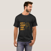 AUTOCAD EXPERTE IST HIER SO RELAX AUTOCAD PRO IST T-Shirt (Vorne ganz)