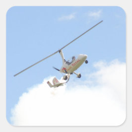 Autogyro im Flug Quadratischer Aufkleber