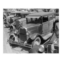Automobile in der Main Street, 1941. Vintage-Foto
