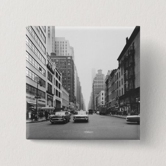 Autos, die auf Stadtstraße B&W fahren Button (Vorderseite)