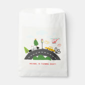 Autos und Fahrzeuge auf der Straße Junge Geburtsta Geschenktütchen (Vorderseite)