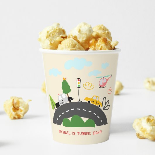 Autos und Fahrzeuge auf der Straße Junge Geburtsta Pappbecher