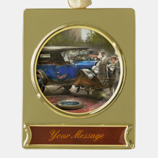 Autounfall - er kam nirgendwo aus 1926 heraus Banner-Ornament gold