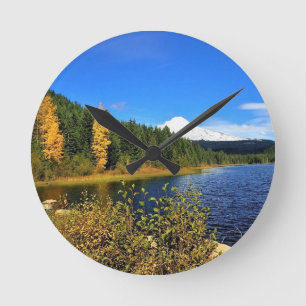 Autumn at Trillium Lake, OR Runde Wanduhr