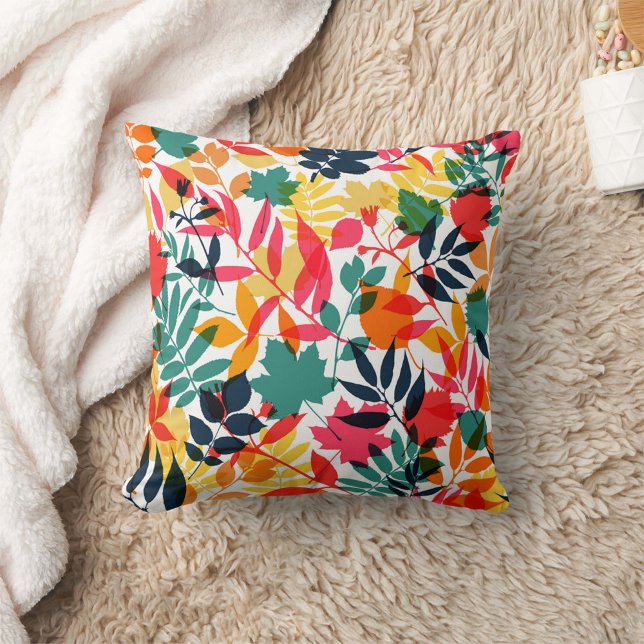 Autumn Beauty Kissen (A vibrant decorative pillow featuring a lively floral pattern.)