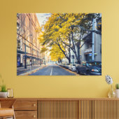 Autumn City Street mit gelben Bäumen Leinwanddruck (Insitu (Wohnzimmer))