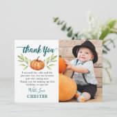 Autumn Greenery Little Pumpkin Fall Birthday Foto Dankeskarte (Stehend Vorderseite)
