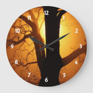 Autumn Moon Shining Through the Tree Wall Clock Große Wanduhr