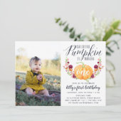 Autumn Pumpkin Custom Age Birthday Party Foto Einladung (Stehend Vorderseite)