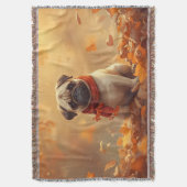 “Autumn Snuggles with Pugsy” Cute Autumn Pug Decke (Vorderseite Vertikal)