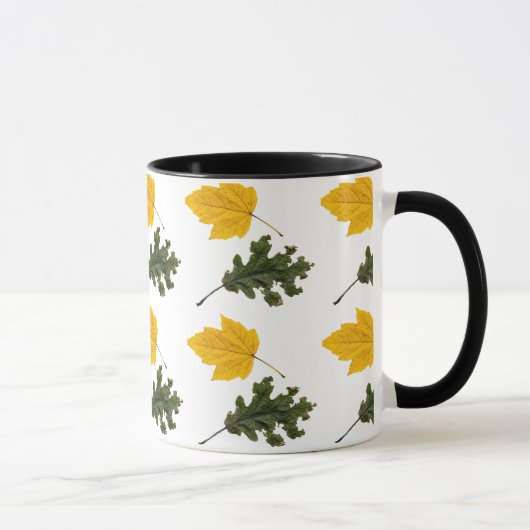 Autumn Symmetry Leaf Pattern Tasse (Rechts)
