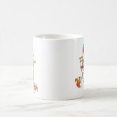 Autumn Whimsy – Girl, Coffee & Curious Squirrel Mu Kaffeetasse (Mittel)