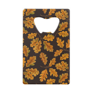 Autumnal Eicheneiche Blätter auf dunkelbraun Geldbeutel Flaschenöffner