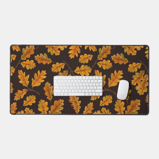 Autumnal Eicheneiche Blätter auf dunkelbraun Schreibtischunterlage (Tastatur & Maus)