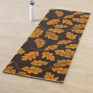 Autumnal Eicheneiche Blätter auf dunkelbraun Yogamatte