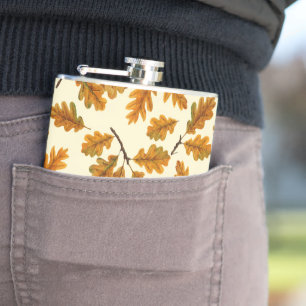 Autumnal-Eicheneiche-Blätter auf weiß Flachmann