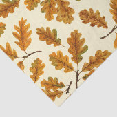 Autumnal-Eicheneiche-Blätter auf weiß Seidenpapier (Ausschnitt)