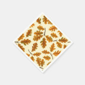 Autumnal-Eicheneiche-Blätter auf weiß Serviette (Ecke)
