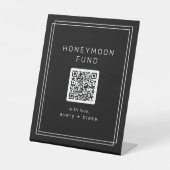 AVERY Black Modern QR Code Wedding Honeymoon Fund Sockelschild (Vorderseite)