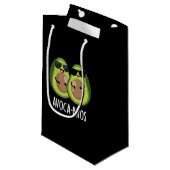 Avoca-bros Funny Avocado Pun Dark BG Kleine Geschenktüte (Vorderseite Schrägansicht)